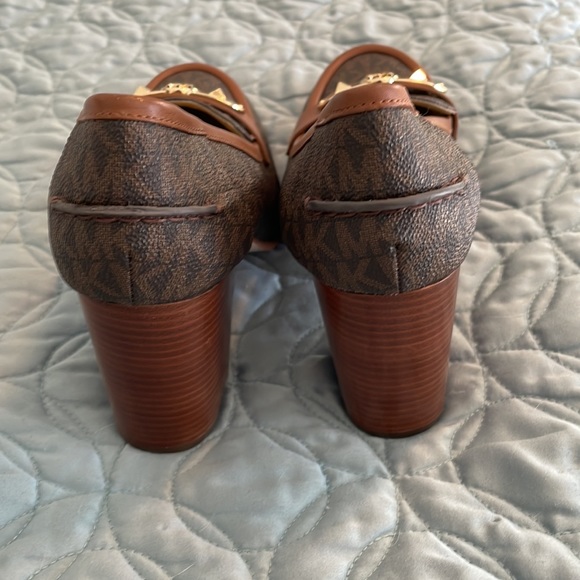 Michael Kors monogrammed heeled shoes, size 8 1/2 - Picture 3 of 9